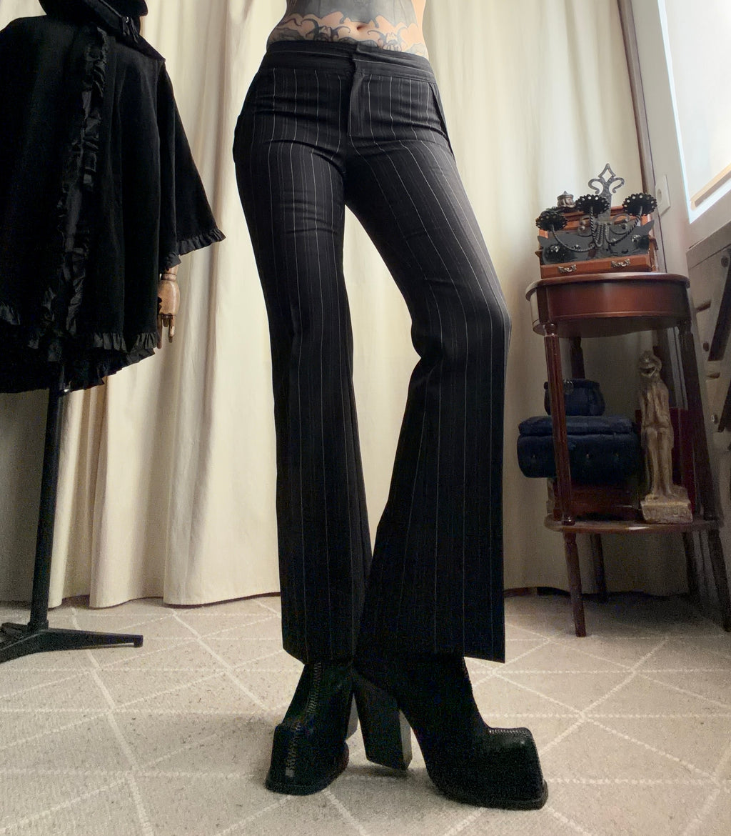 Pantalon noir à fines rayures taille basse style office siren corporate goth – taille XS/S