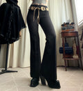 Pantalon noir flare avec ceinture marron à boucles style Y2K dark feminine – taille S