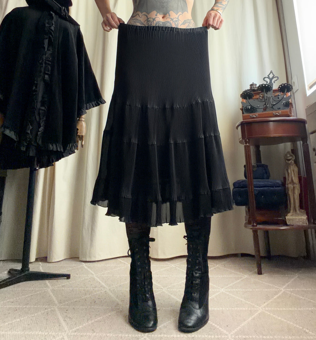 Jupe midi noire plissée à volants style romantique goth - taille XL