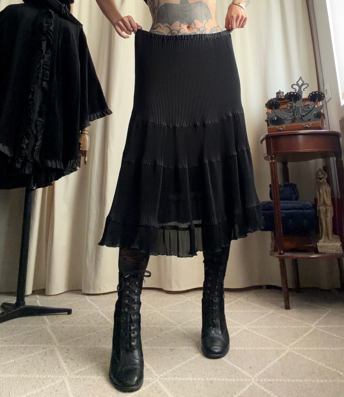Jupe midi noire plissée à volants style romantique goth - taille XL