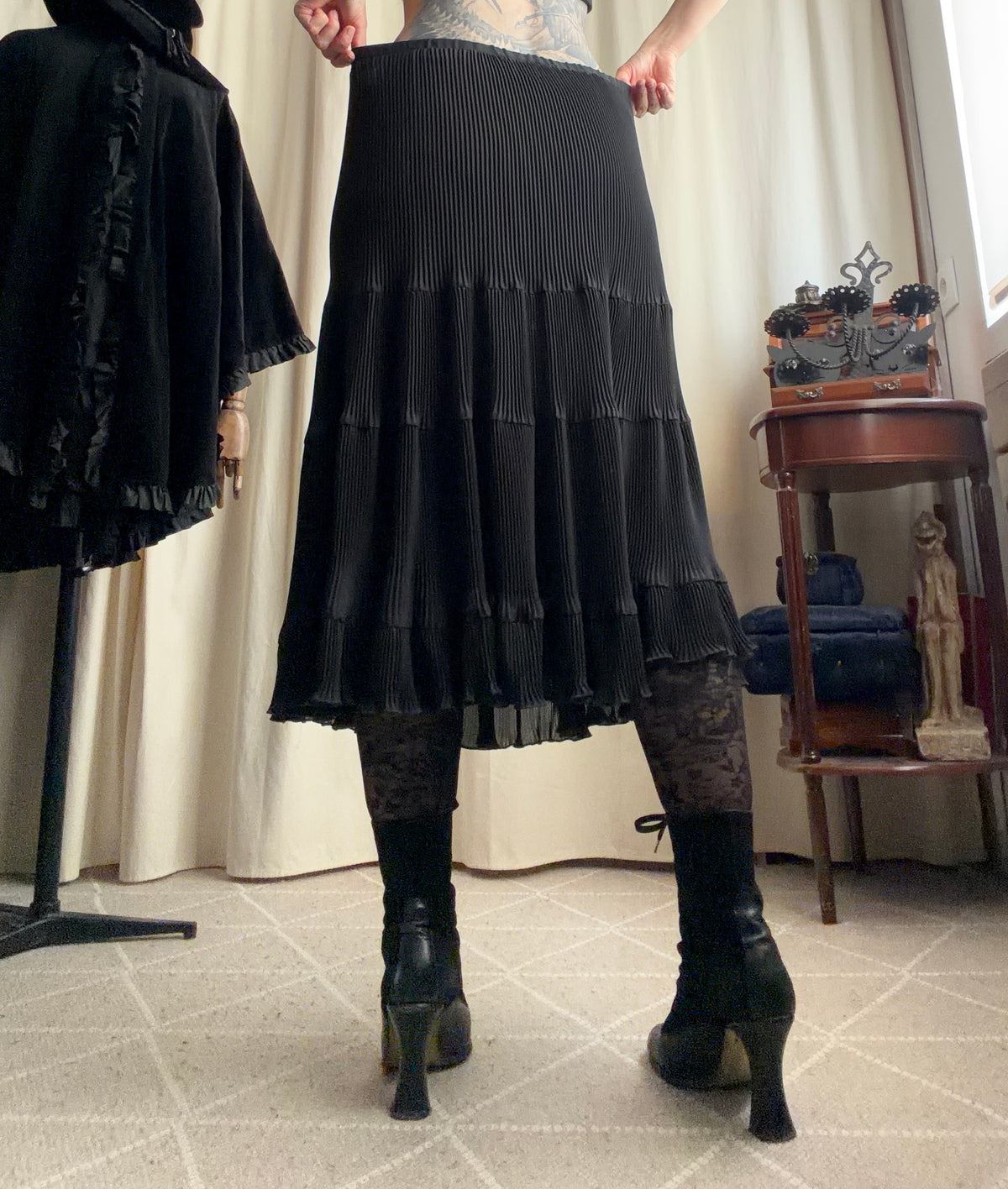 Jupe midi noire plissée à volants style romantique goth - taille XL