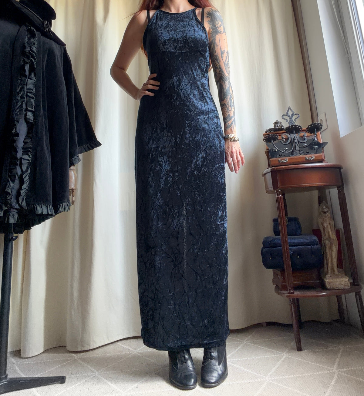 Navy blue velvet long dress with floral patterns goth vampy 90s whimsigoth style – size M