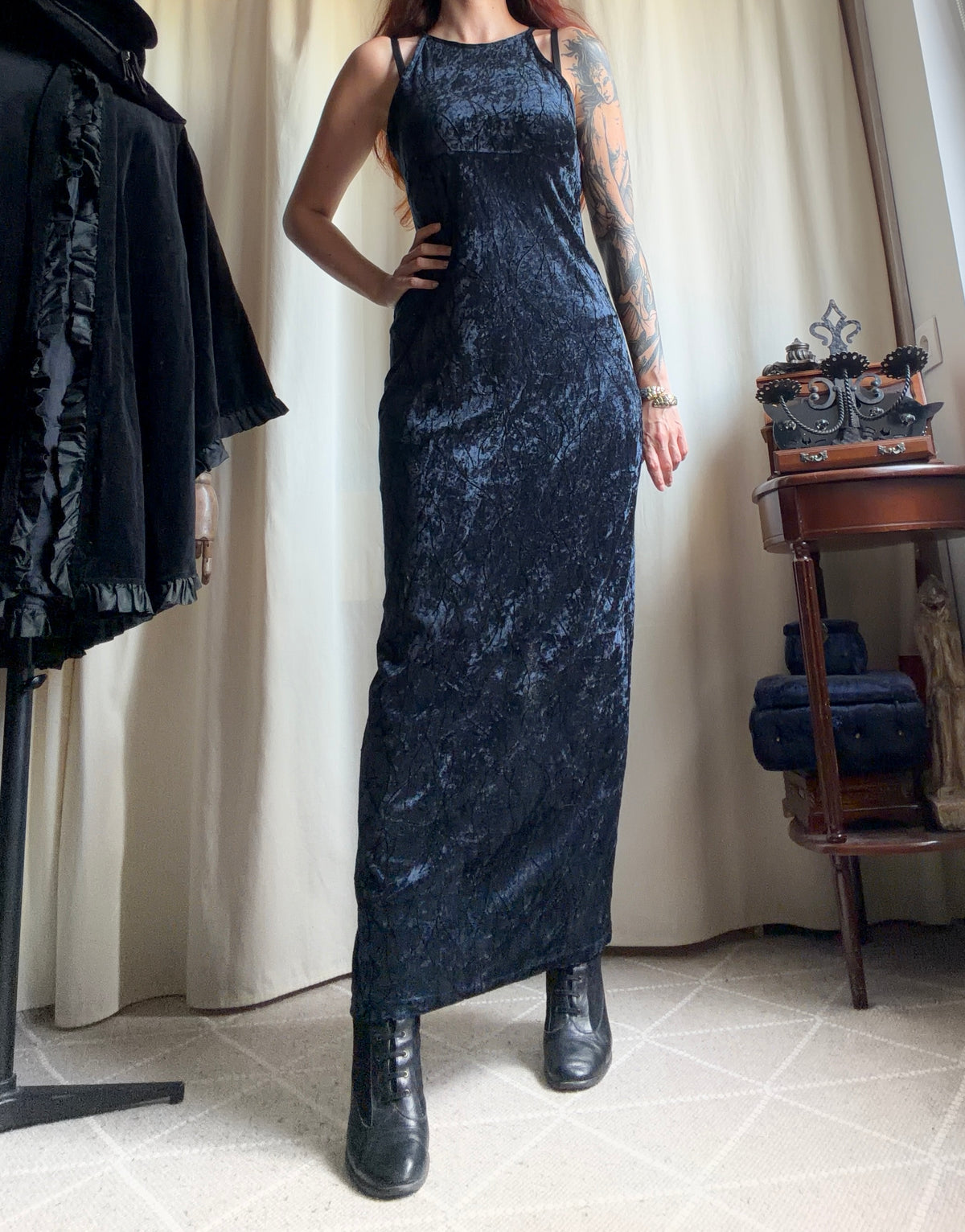 Navy blue velvet long dress with floral patterns goth vampy 90s whimsigoth style – size M