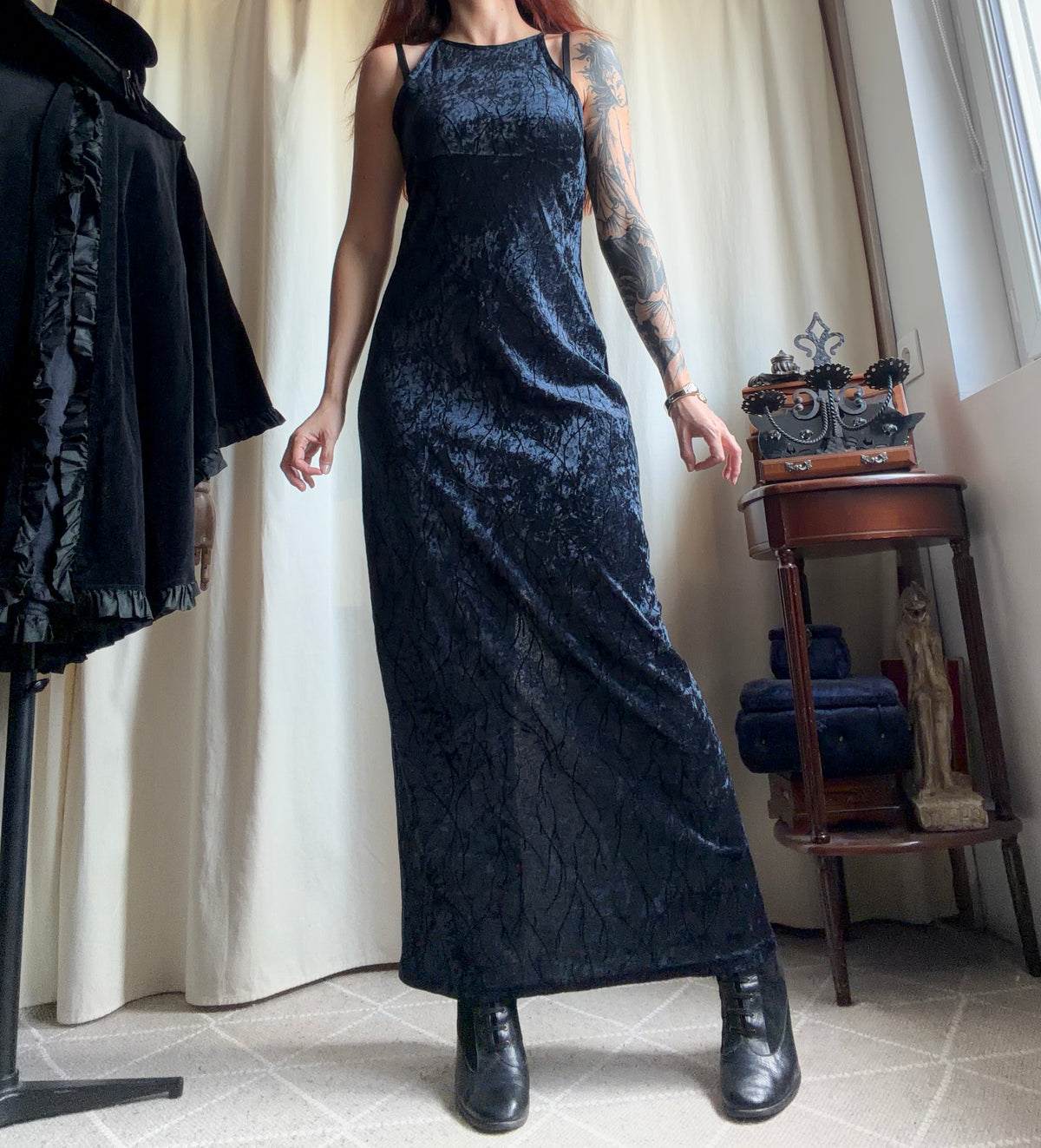 Navy blue velvet long dress with floral patterns goth vampy 90s whimsigoth style – size M