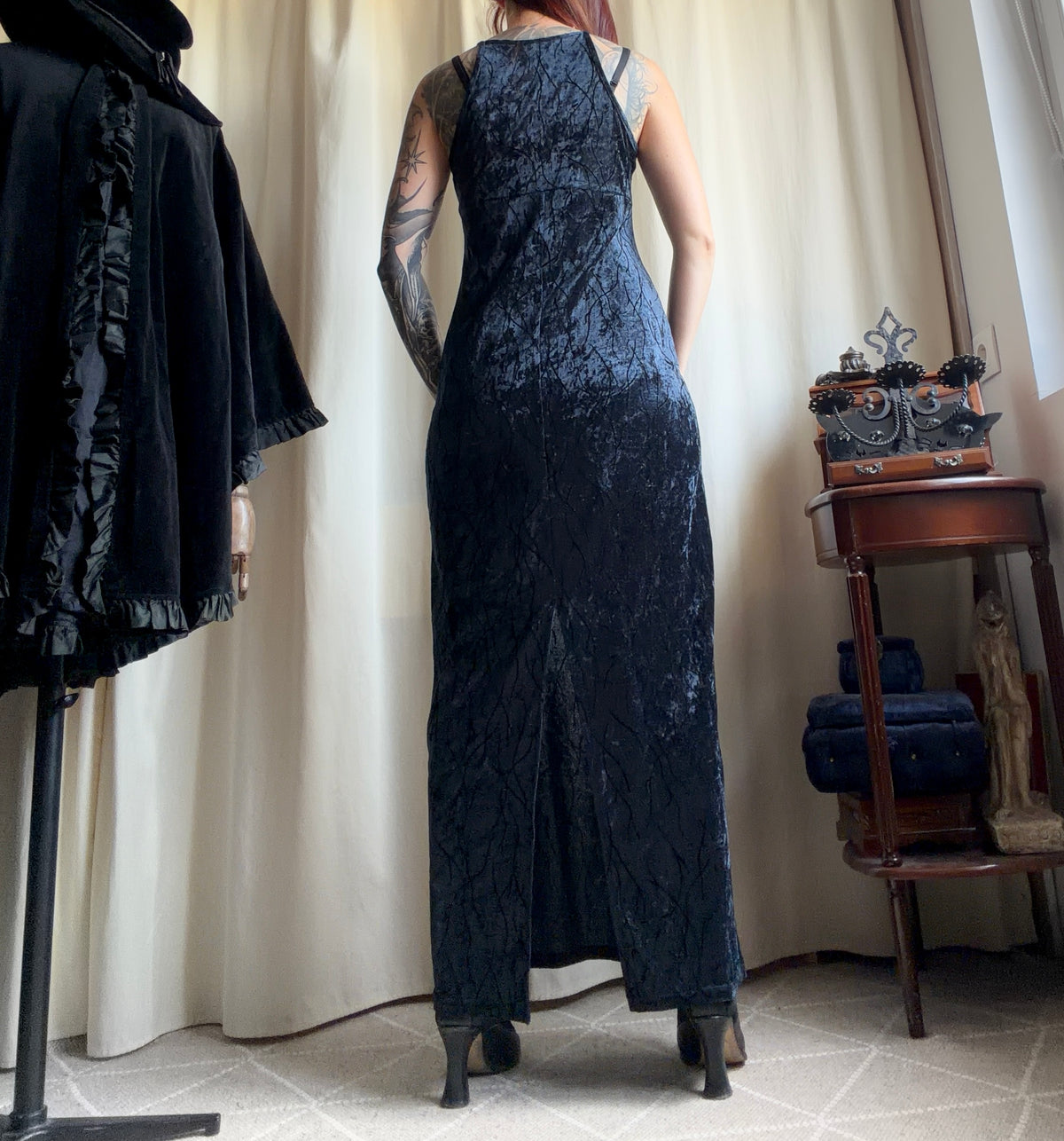 Navy blue velvet long dress with floral patterns goth vampy 90s whimsigoth style – size M