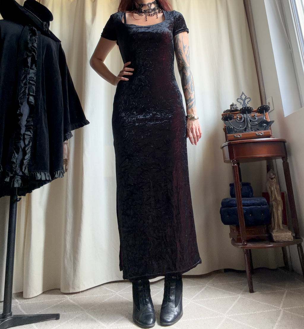 Long black velvet dress with burgundy reflections, goth vampy dark romantic style – size M/L