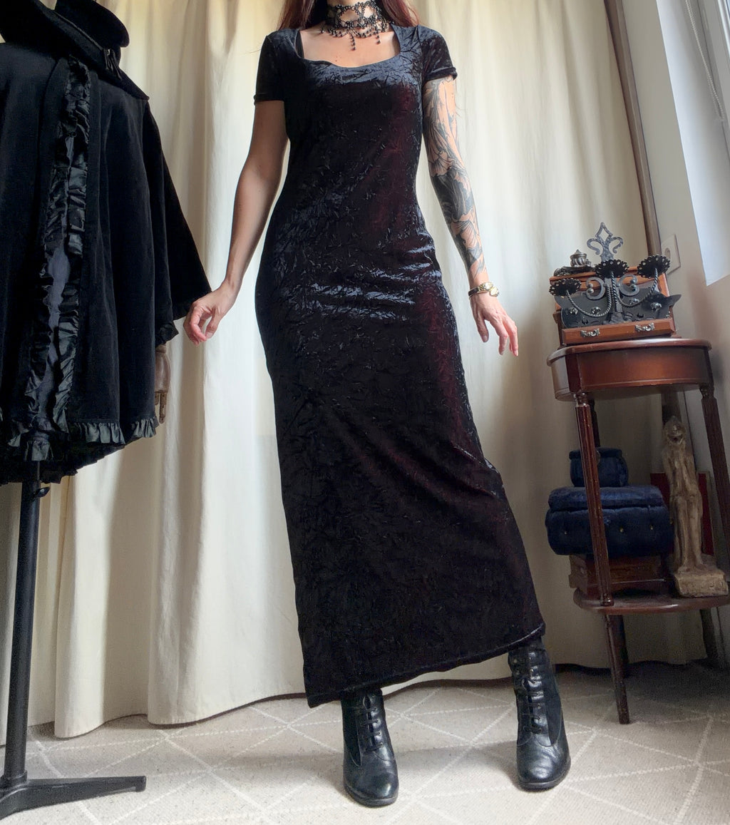 Long black velvet dress with burgundy reflections, goth vampy dark romantic style – size M/L