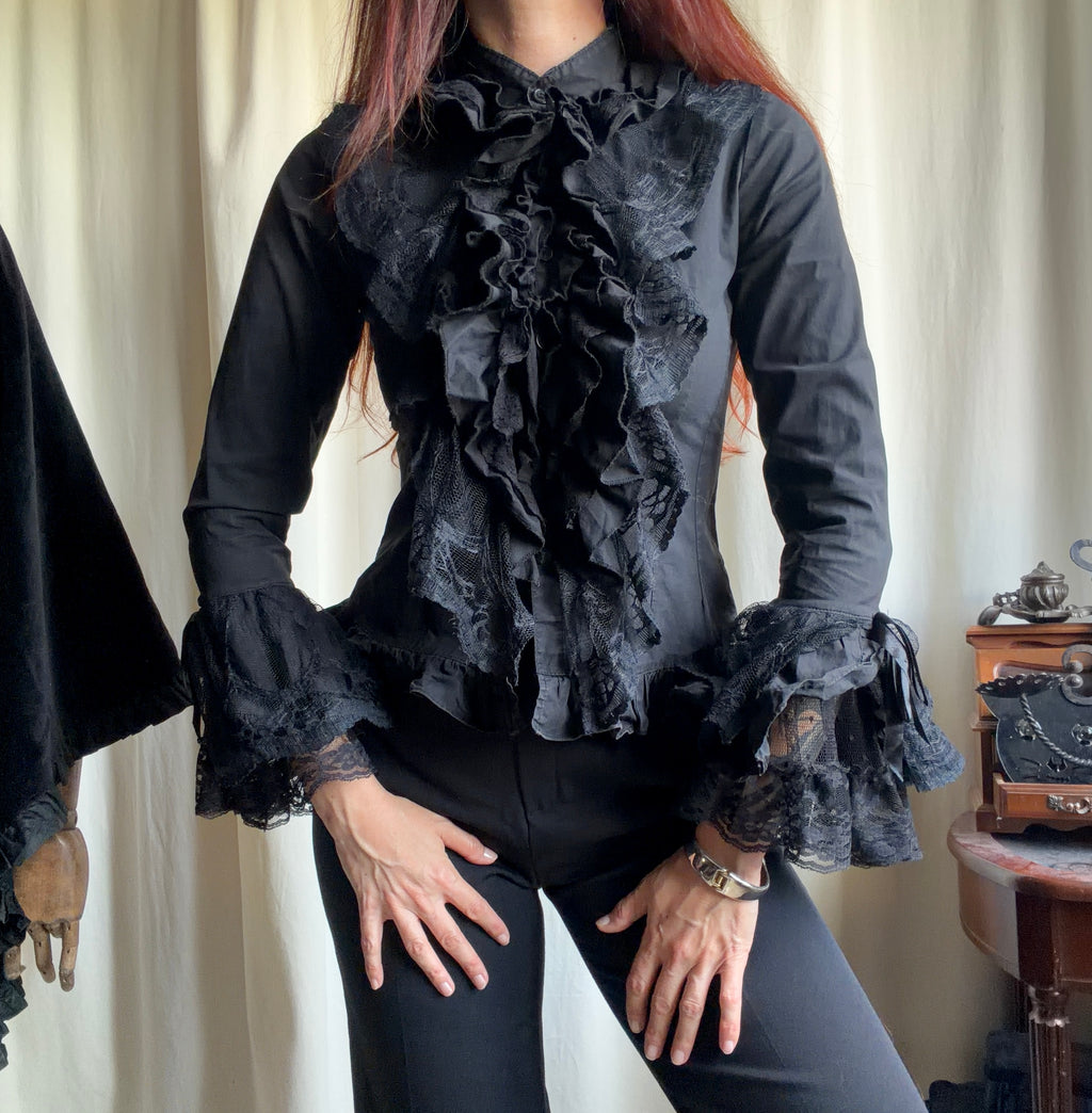 Chemisier noir à volants dentelle et manches évasées style victorien goth vampire - taille S