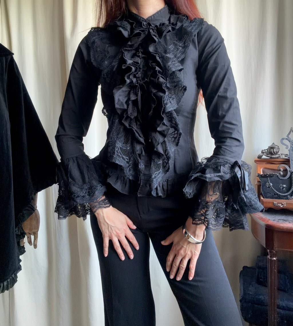 Chemisier noir à volants dentelle et manches évasées style victorien goth vampire - taille S
