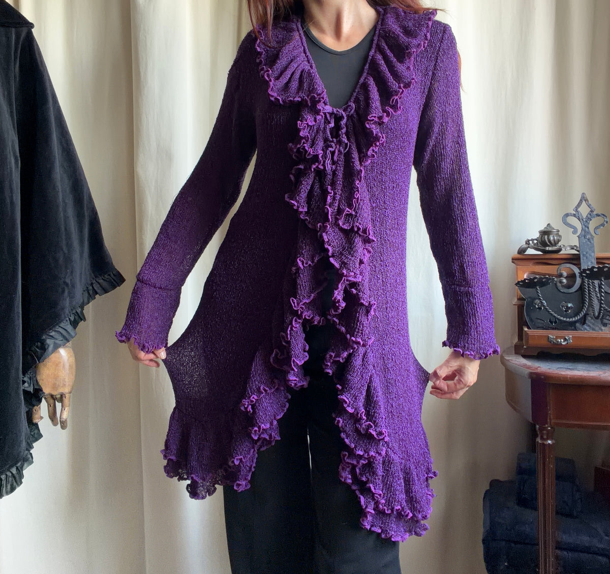 Long cardigan violet à volants en cascade style whimsigoth - taille L/XL