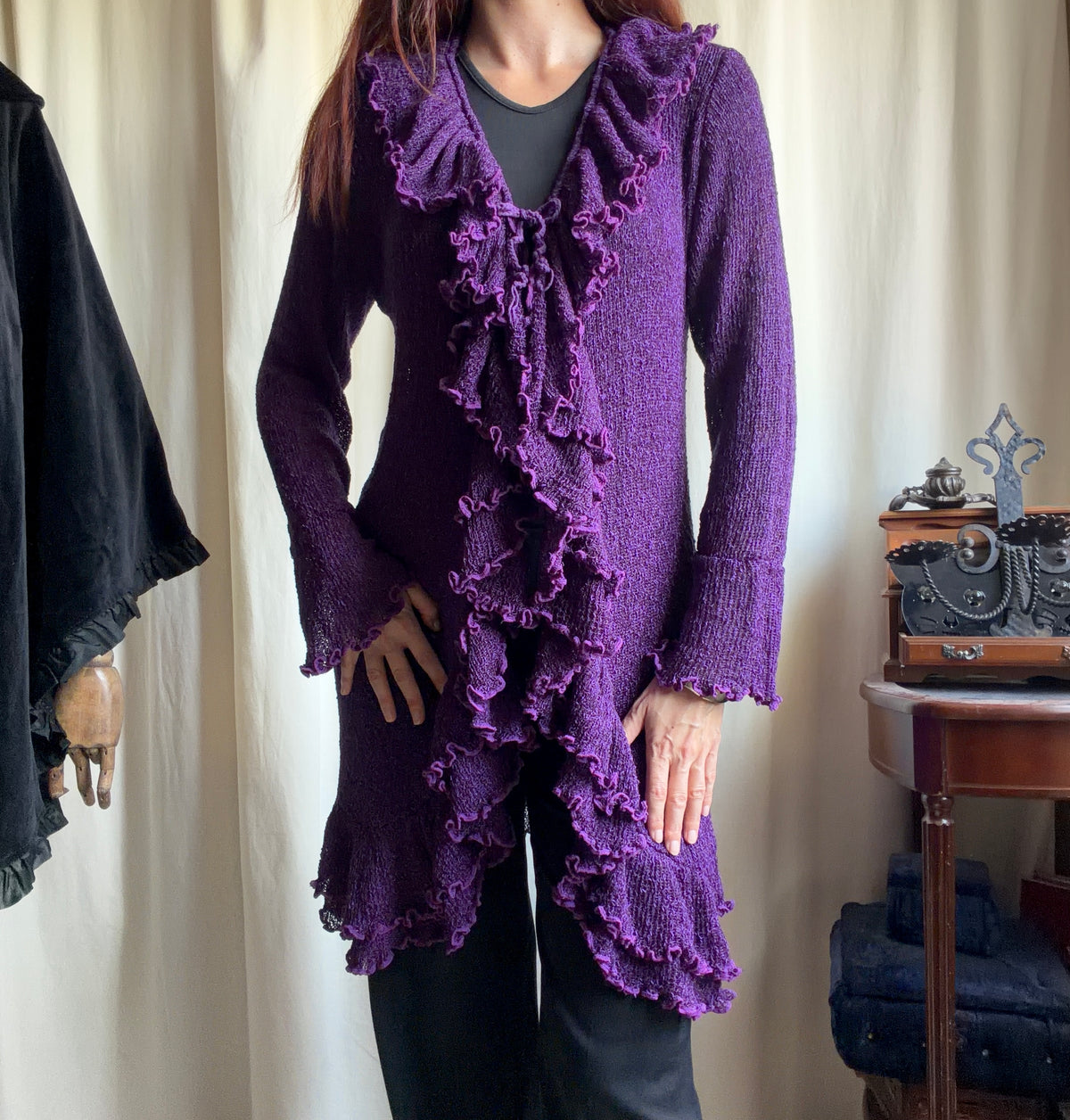 Long cardigan violet à volants en cascade style whimsigoth - taille L/XL