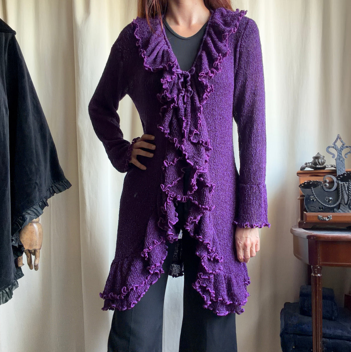 Long cardigan violet à volants en cascade style whimsigoth - taille L/XL