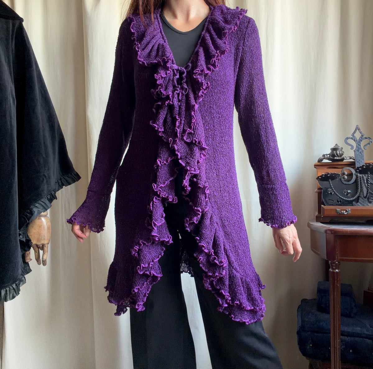 Long cardigan violet à volants en cascade style whimsigoth - taille L/XL