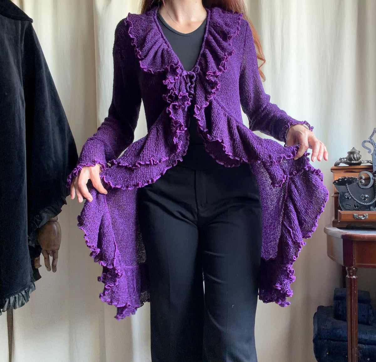 Long cardigan violet à volants en cascade style whimsigoth - taille L/XL