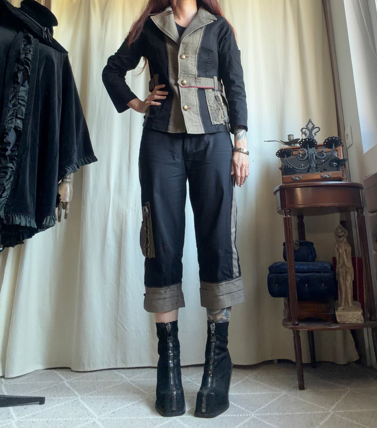 Ensemble pantalon capri et veste structurée style avant-garde industrial goth – taille L