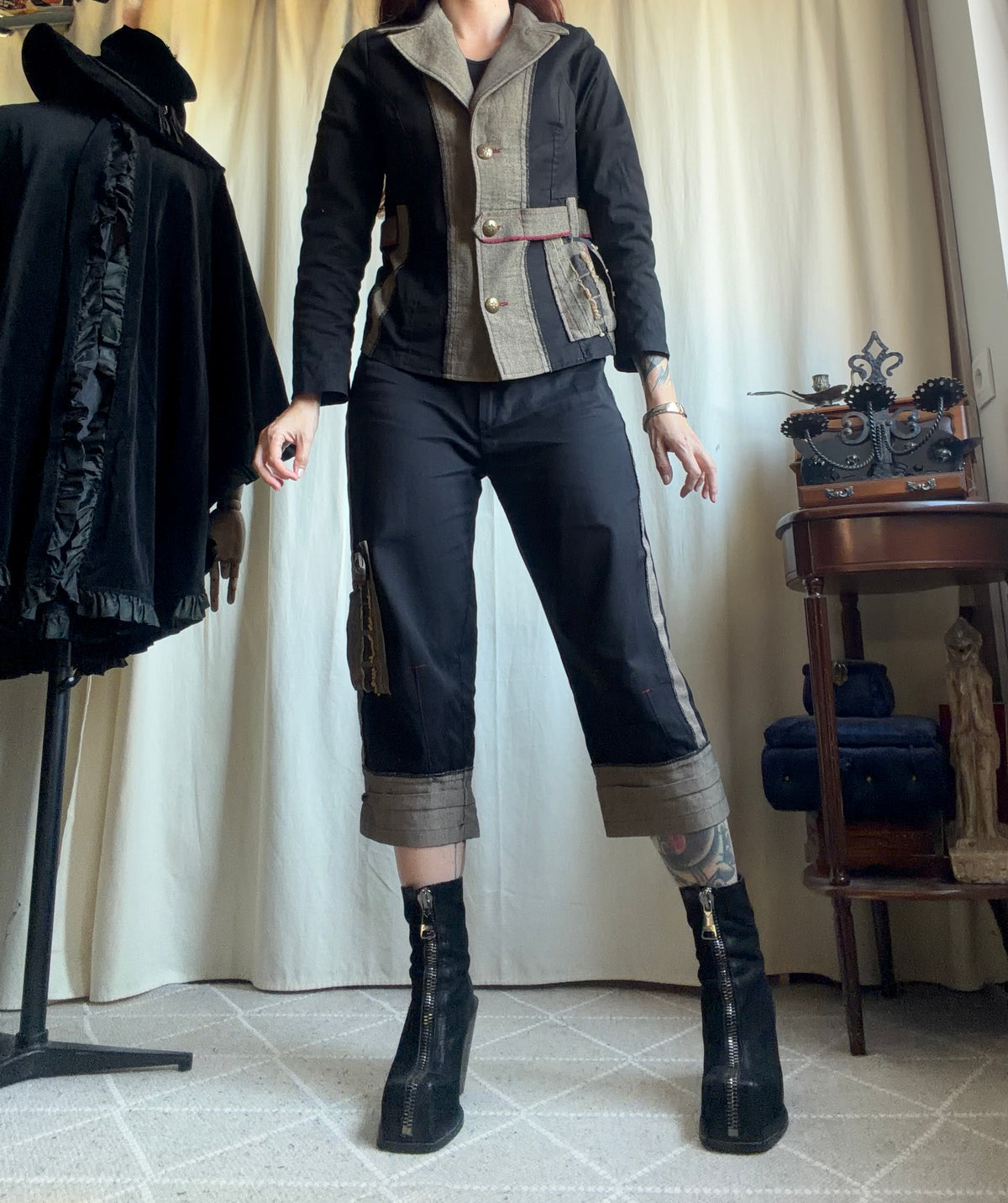 Ensemble pantalon capri et veste structurée style avant-garde industrial goth – taille L