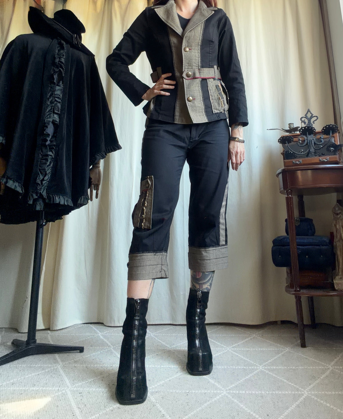 Ensemble pantalon capri et veste structurée style avant-garde industrial goth – taille L
