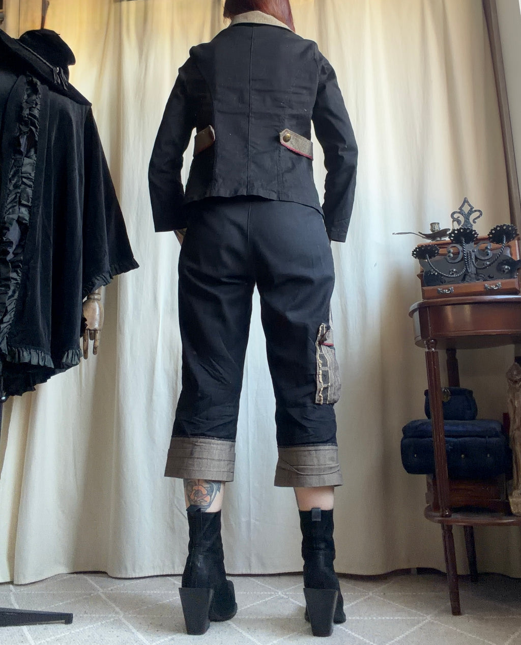 Ensemble pantalon capri et veste structurée style avant-garde industrial goth – taille L