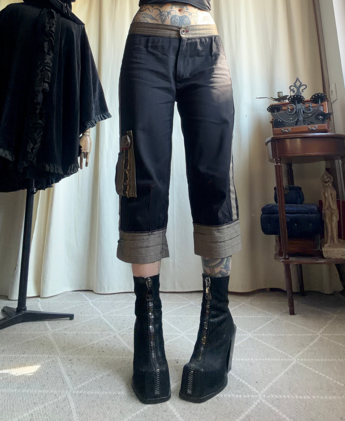 Ensemble pantalon capri et veste structurée style avant-garde industrial goth – taille L