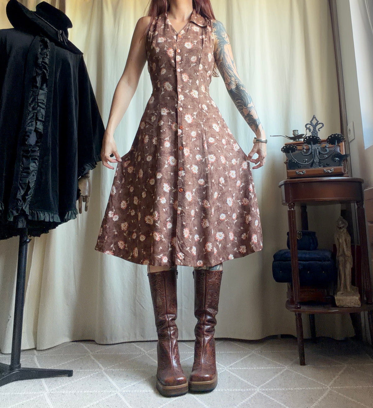 Brown floral button-down sleeveless midi dress 70s cottagecore grunge style – size S/M
