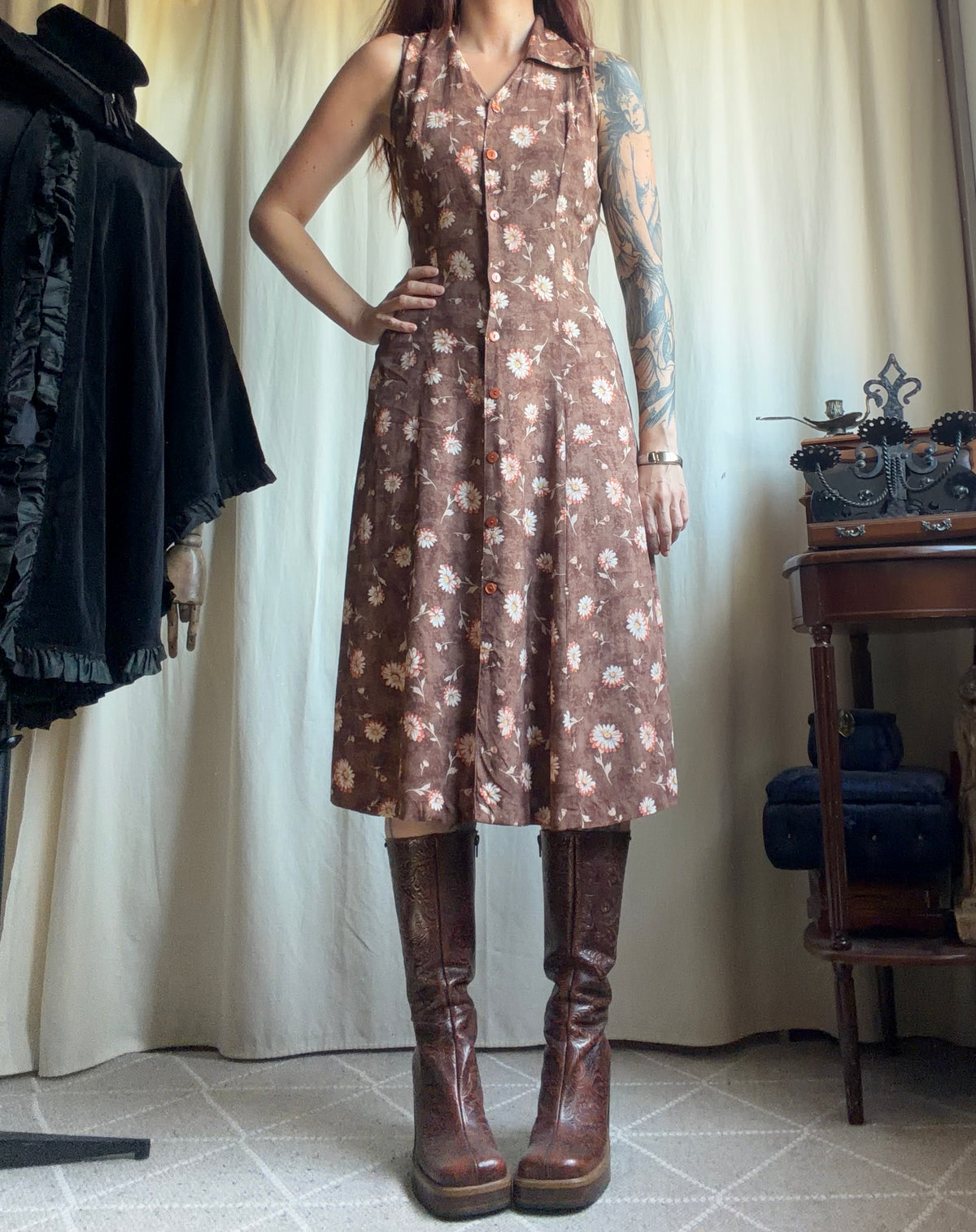 Brown floral button-down sleeveless midi dress 70s cottagecore grunge style – size S/M