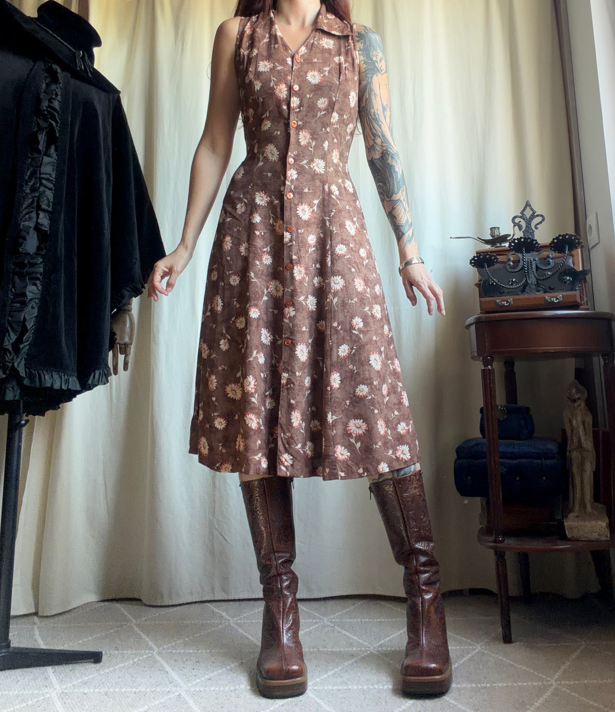 Brown floral button-down sleeveless midi dress 70s cottagecore grunge style – size S/M