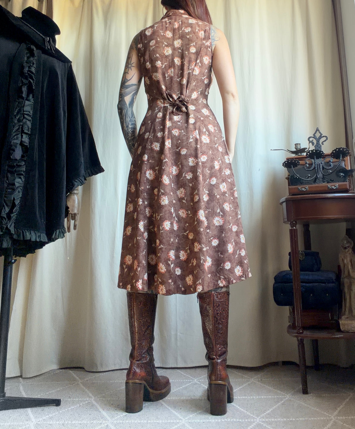 Brown floral button-down sleeveless midi dress 70s cottagecore grunge style – size S/M