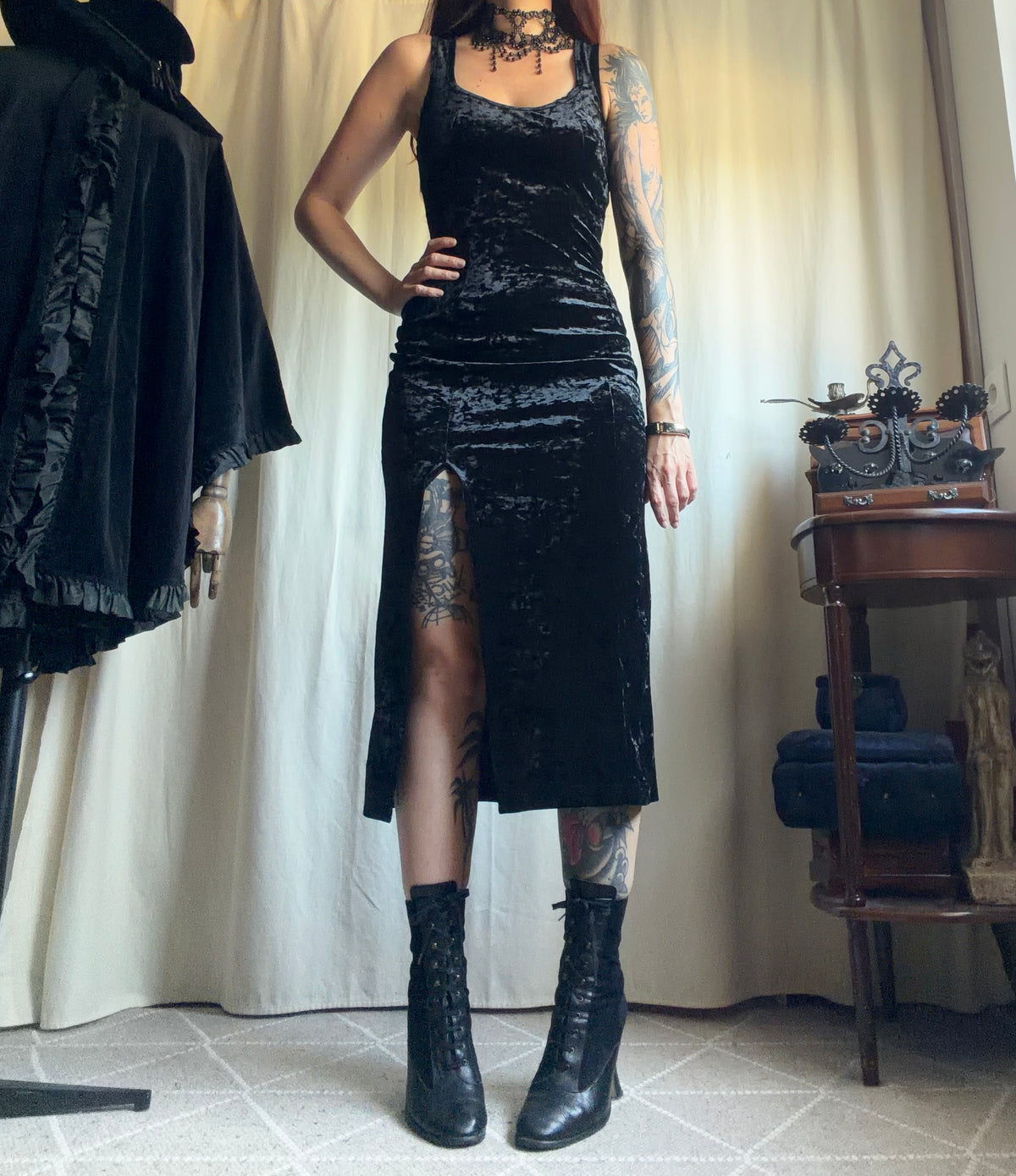 Des Filles à la Vanille black velvet long slit dress – 90s goth vampy – size XS/S