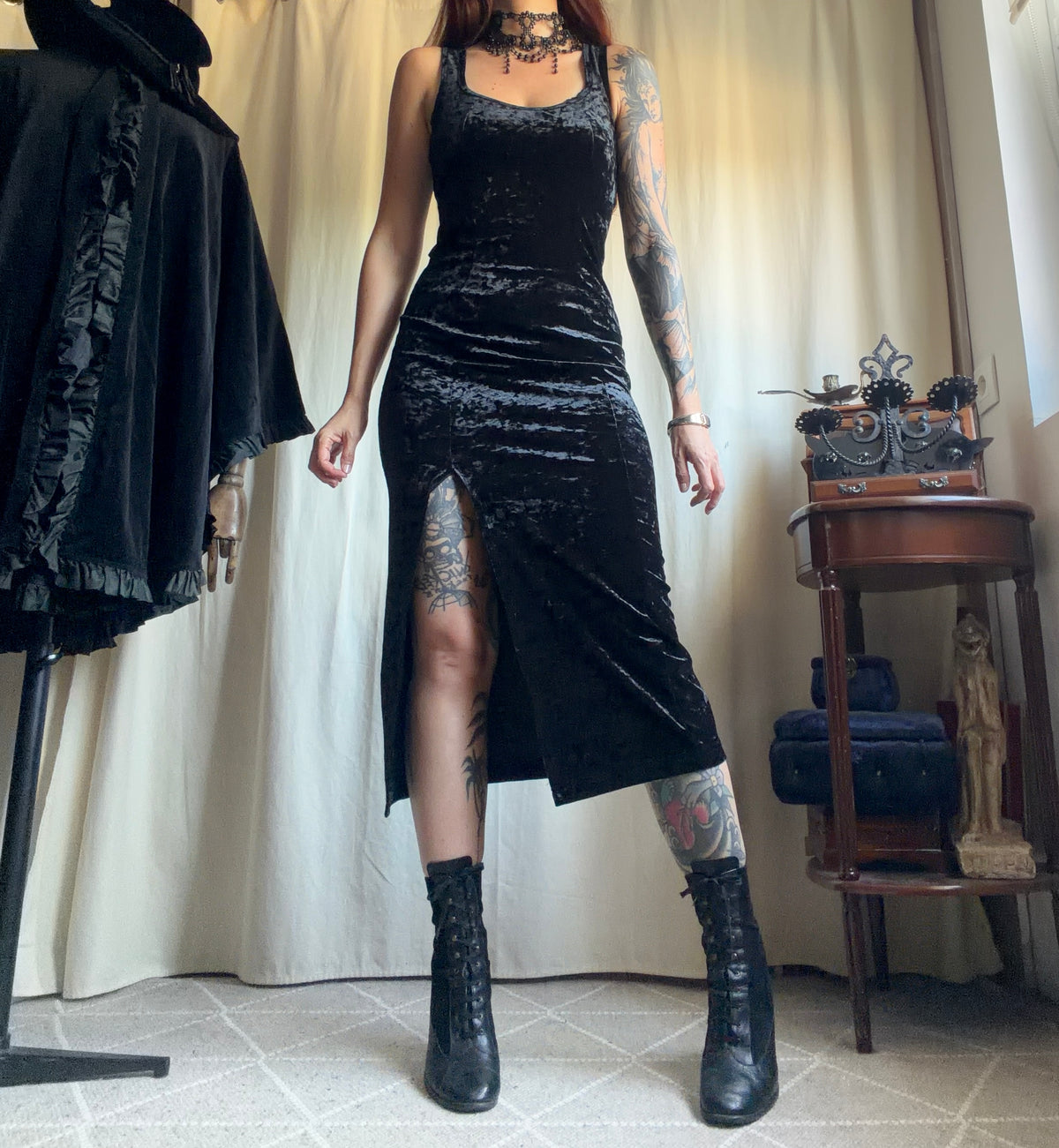 Des Filles à la Vanille black velvet long slit dress – 90s goth vampy – size XS/S