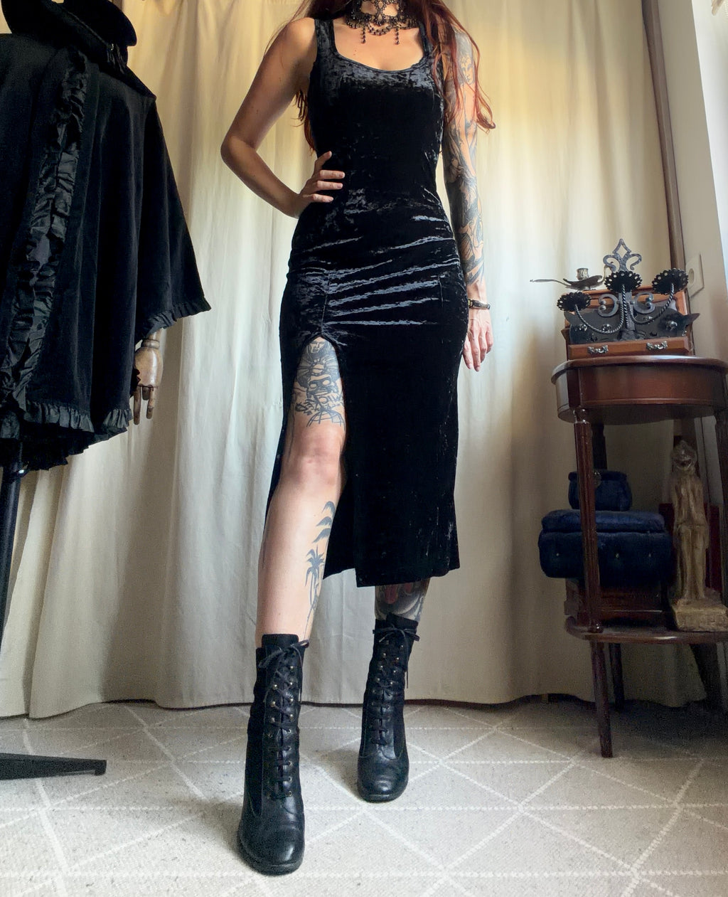 Des Filles à la Vanille black velvet long slit dress – 90s goth vampy – size XS/S