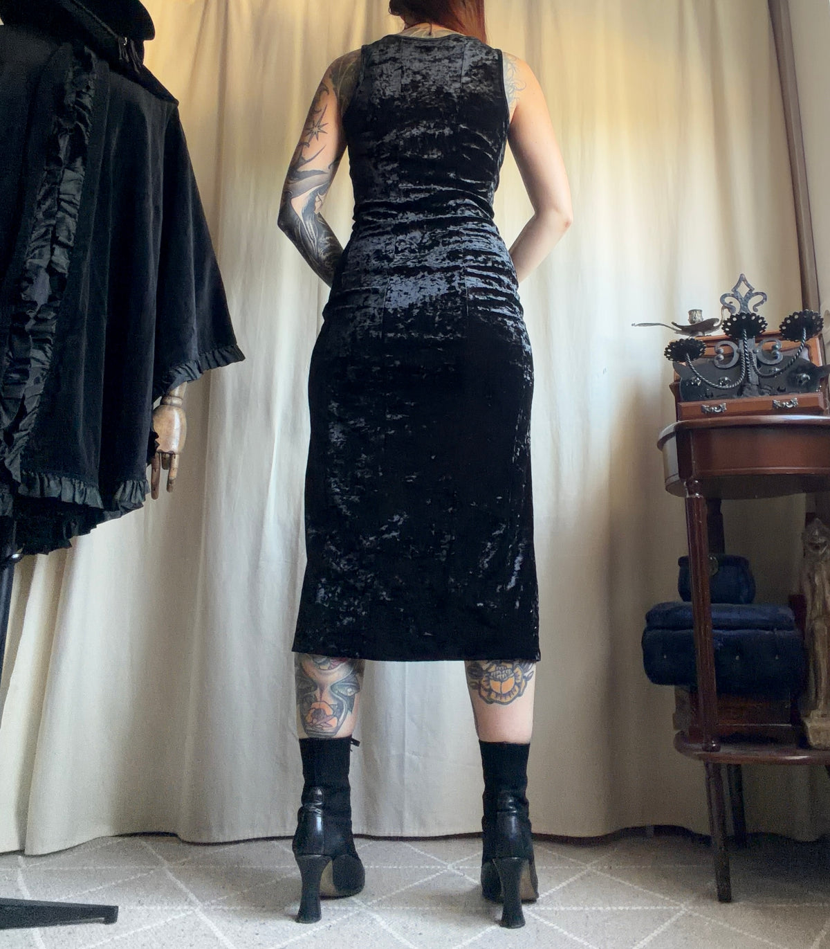 Des Filles à la Vanille black velvet long slit dress – 90s goth vampy – size XS/S