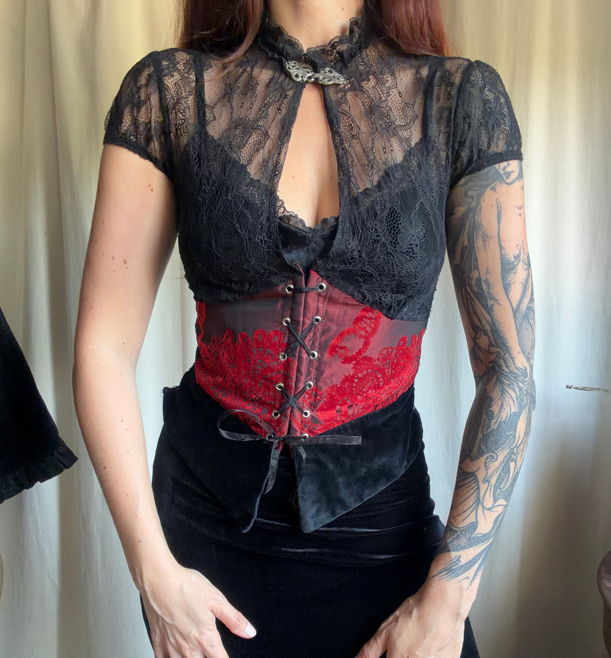 Blouse noire dentelle florale corsetée col victorien style romantic goth vampire – taille S