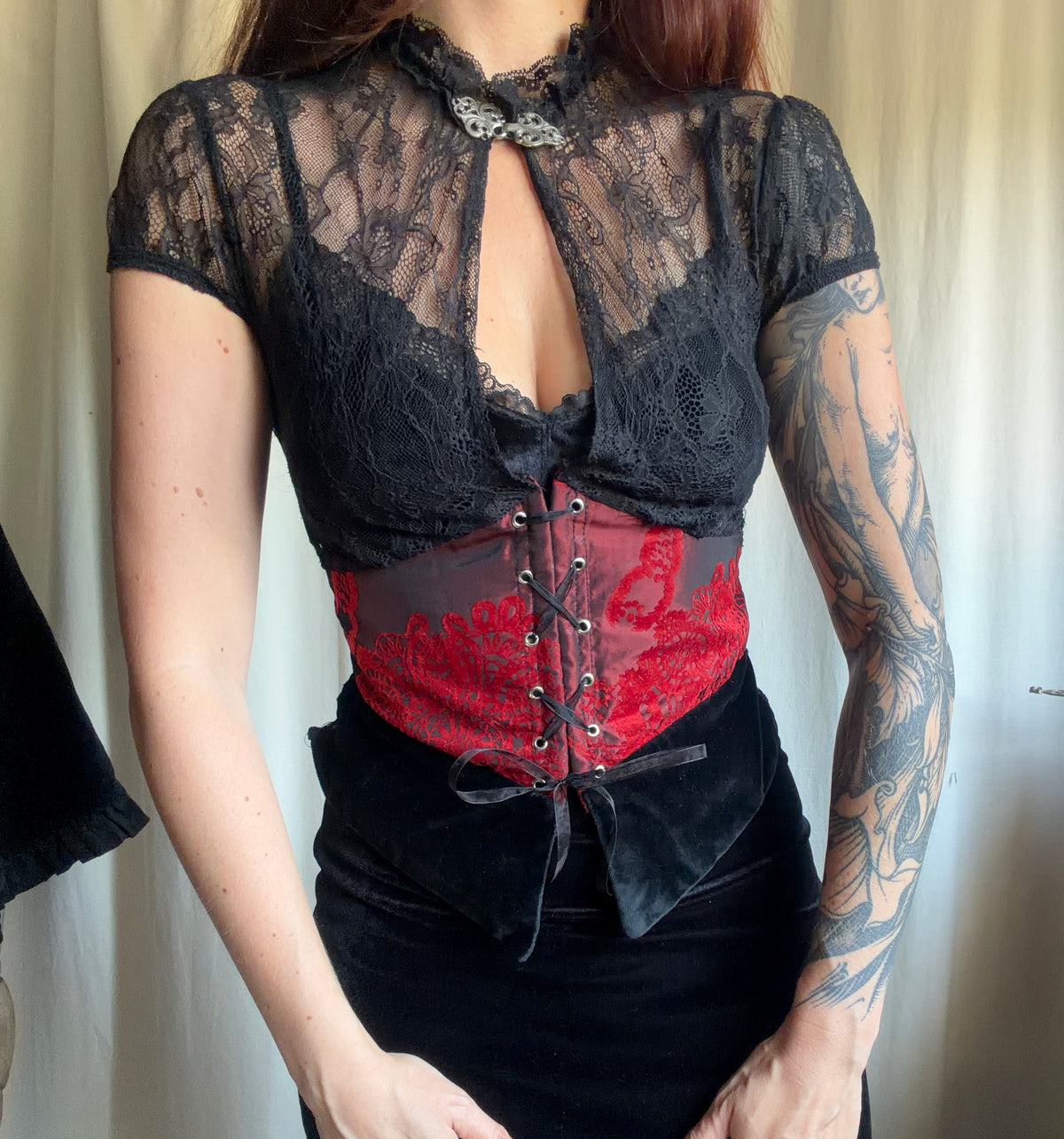 Blouse noire dentelle florale corsetée col victorien style romantic goth vampire – taille S