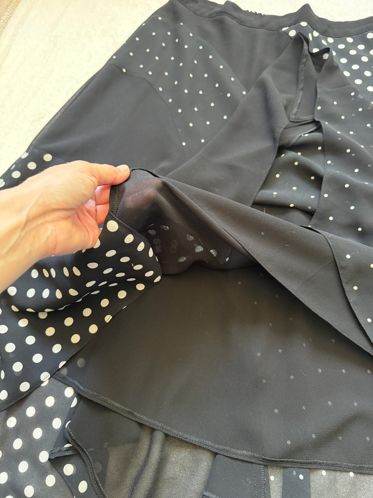 Jupe longue noire asymétrique à pois blancs - Taille 48 / XXL