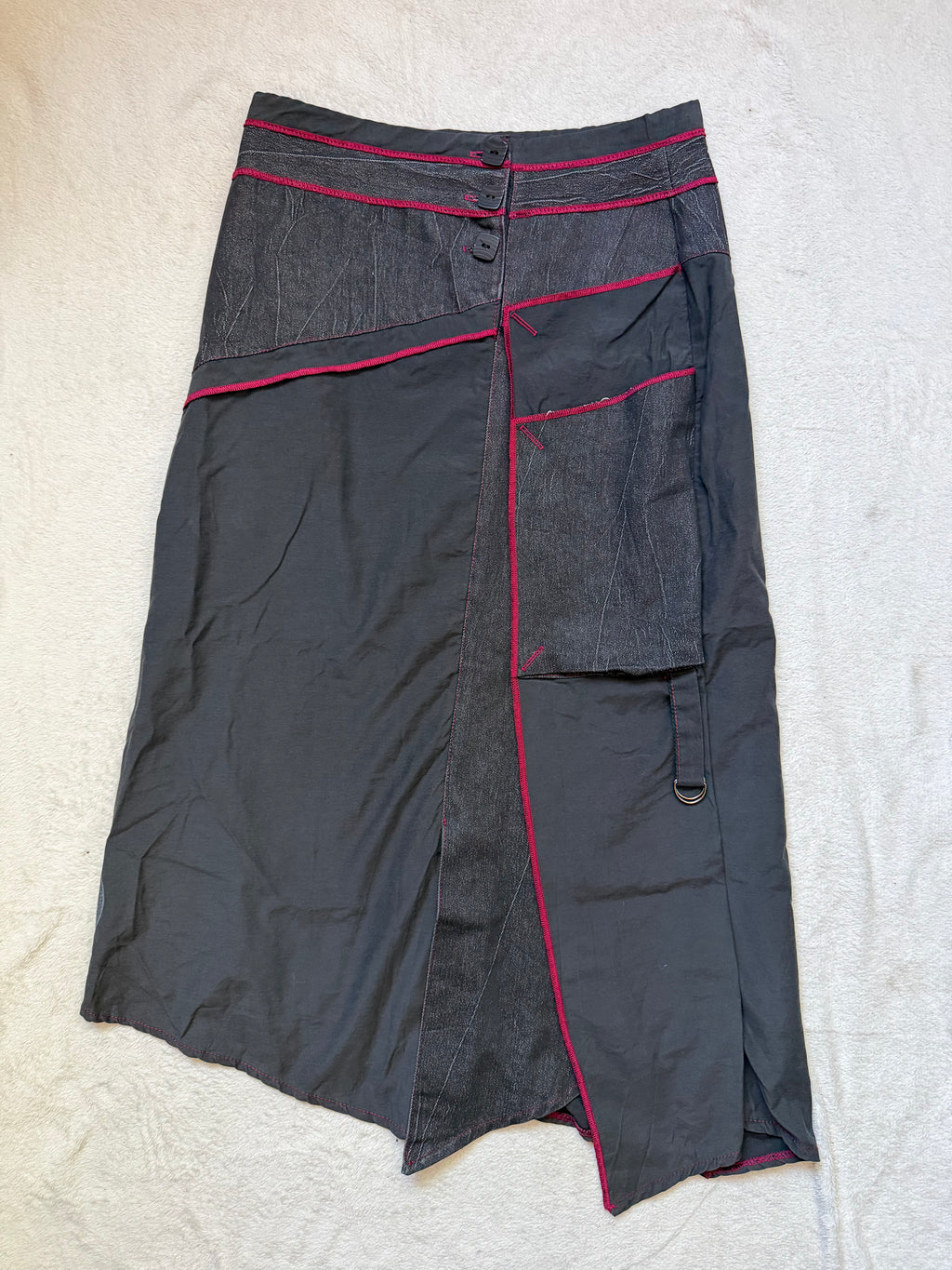 Jupe midi noir/gris anthracite asymétrique et coutures bordeaux - Taille S