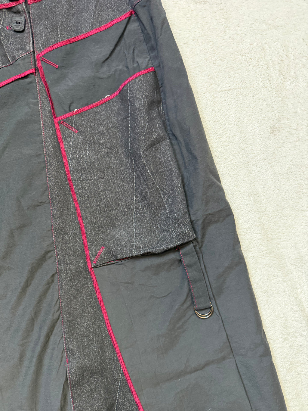 Jupe midi noir/gris anthracite asymétrique et coutures bordeaux - Taille S