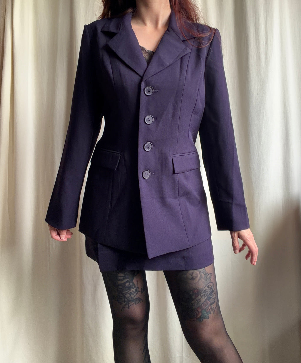Ensemble blazer cintré et minijupe violet foncé - taille S/M