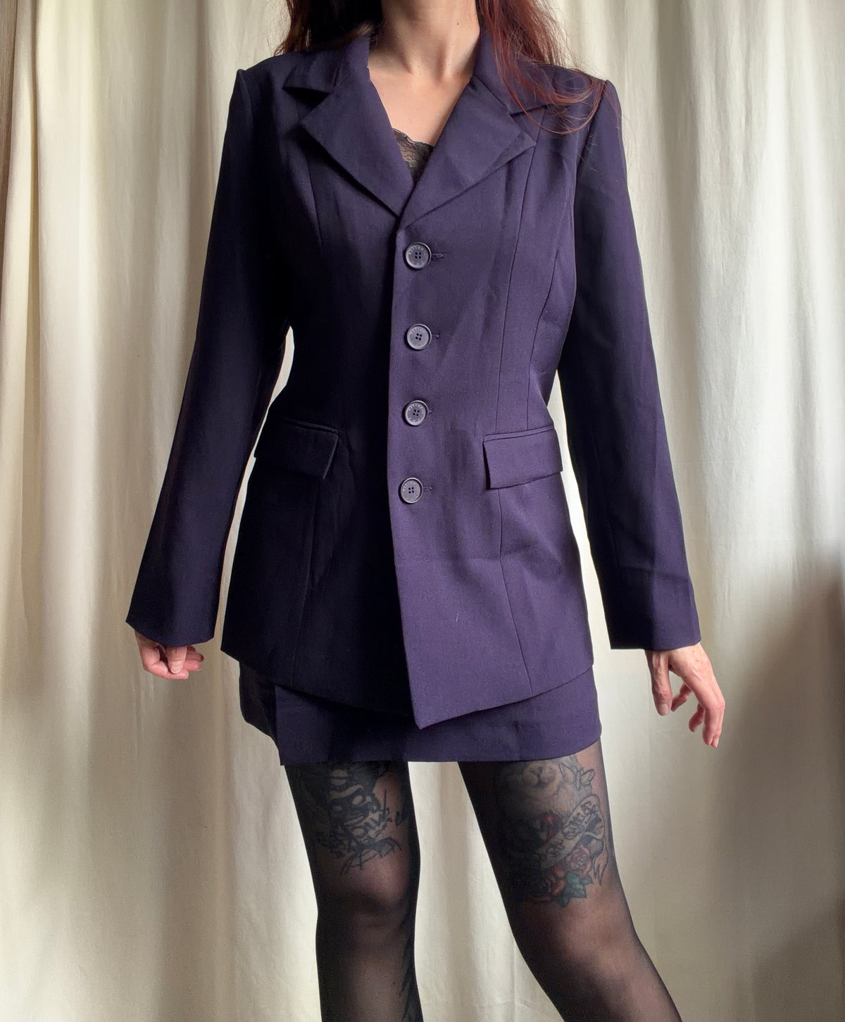 Ensemble blazer cintré et minijupe violet foncé - taille S/M