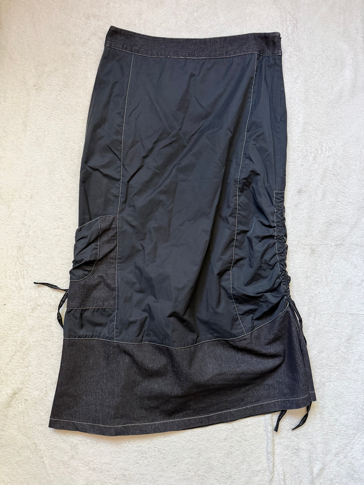Jupe midi noire asymétrique surpiqûres contrastantes style avant garde goth – taille M