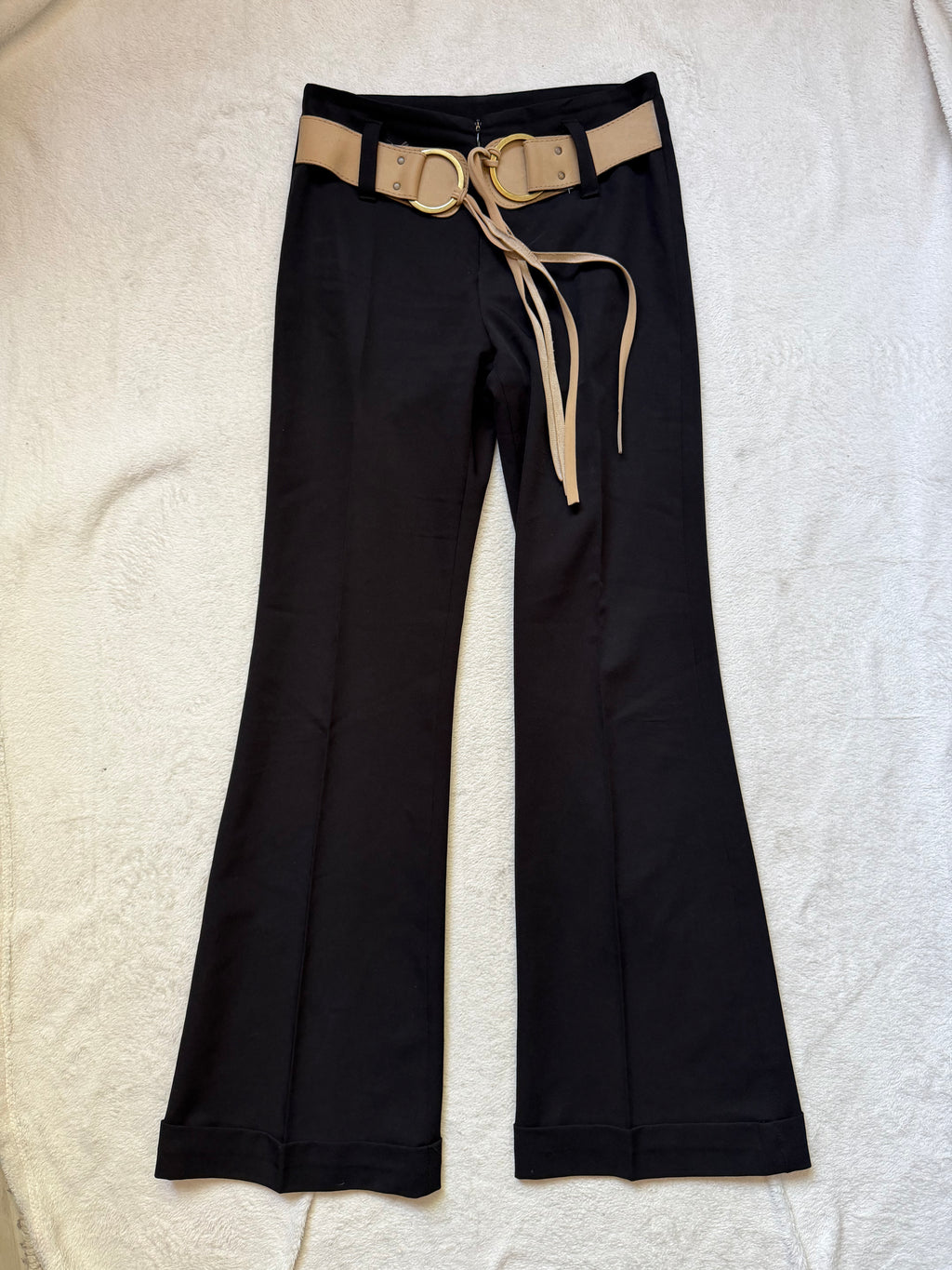 Pantalon noir flare avec ceinture marron à boucles style Y2K dark feminine – taille S
