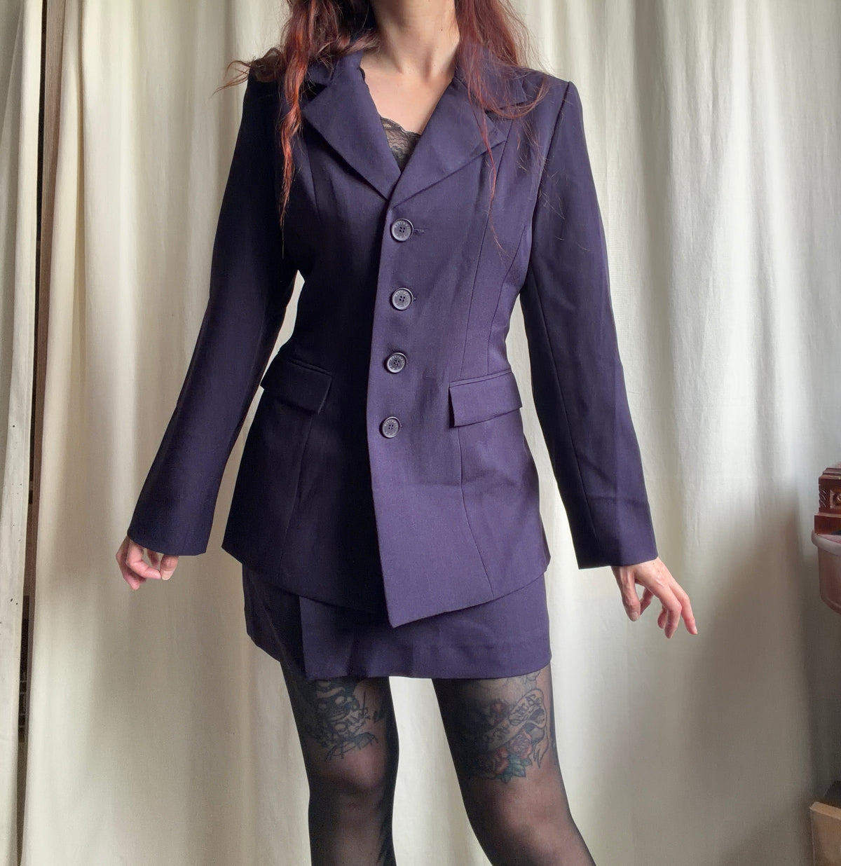 Ensemble blazer cintré et minijupe violet foncé - taille S/M