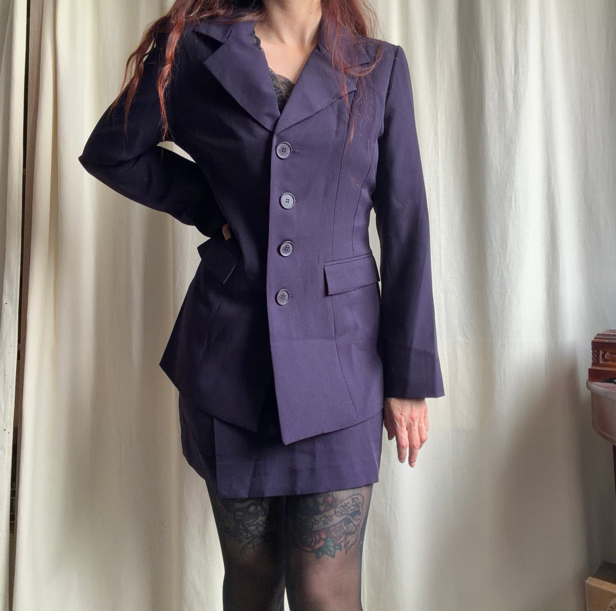 Ensemble blazer cintré et minijupe violet foncé - taille S/M