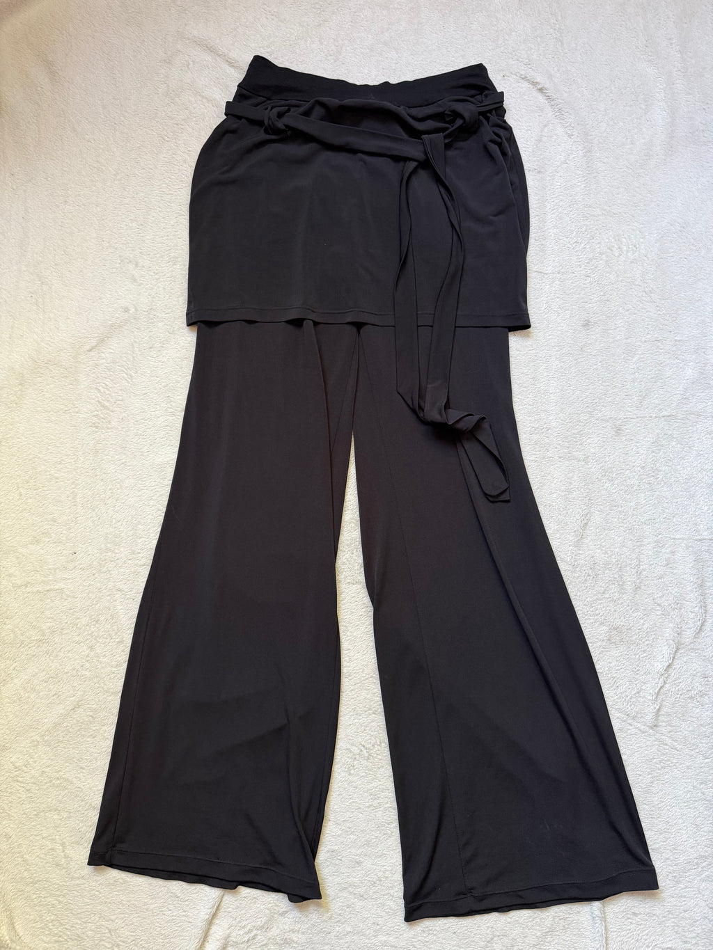Flowy black trousers with integrated mini skirt - Size S/M