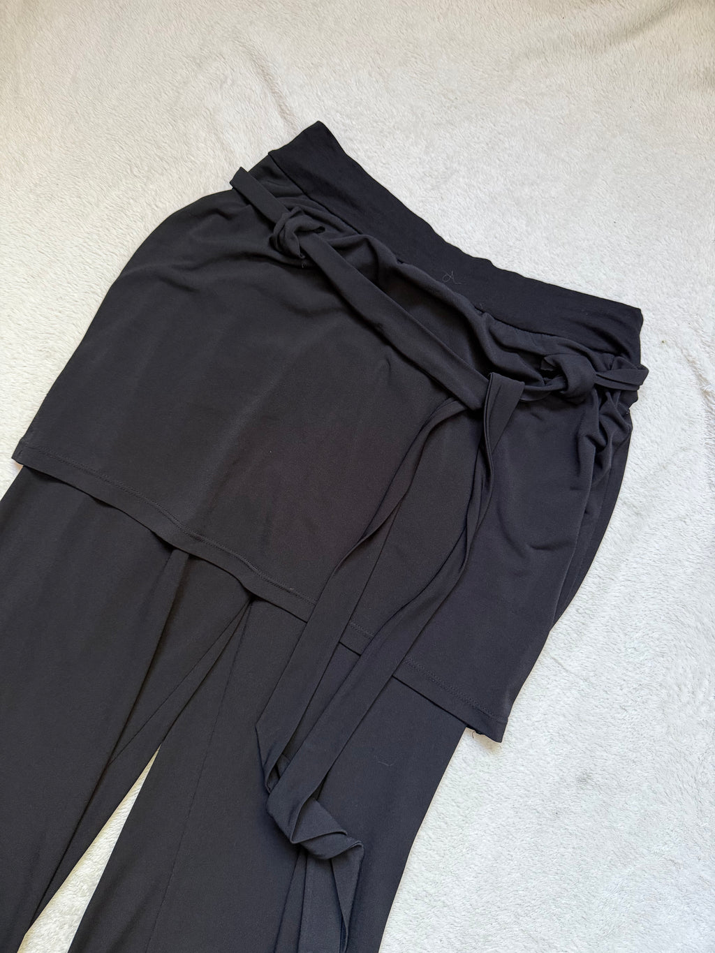 Flowy black trousers with integrated mini skirt - Size S/M