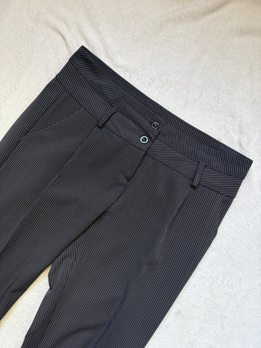 Pantalon noir à fines rayures taille basse coupe flare style office siren corporate goth – taille S