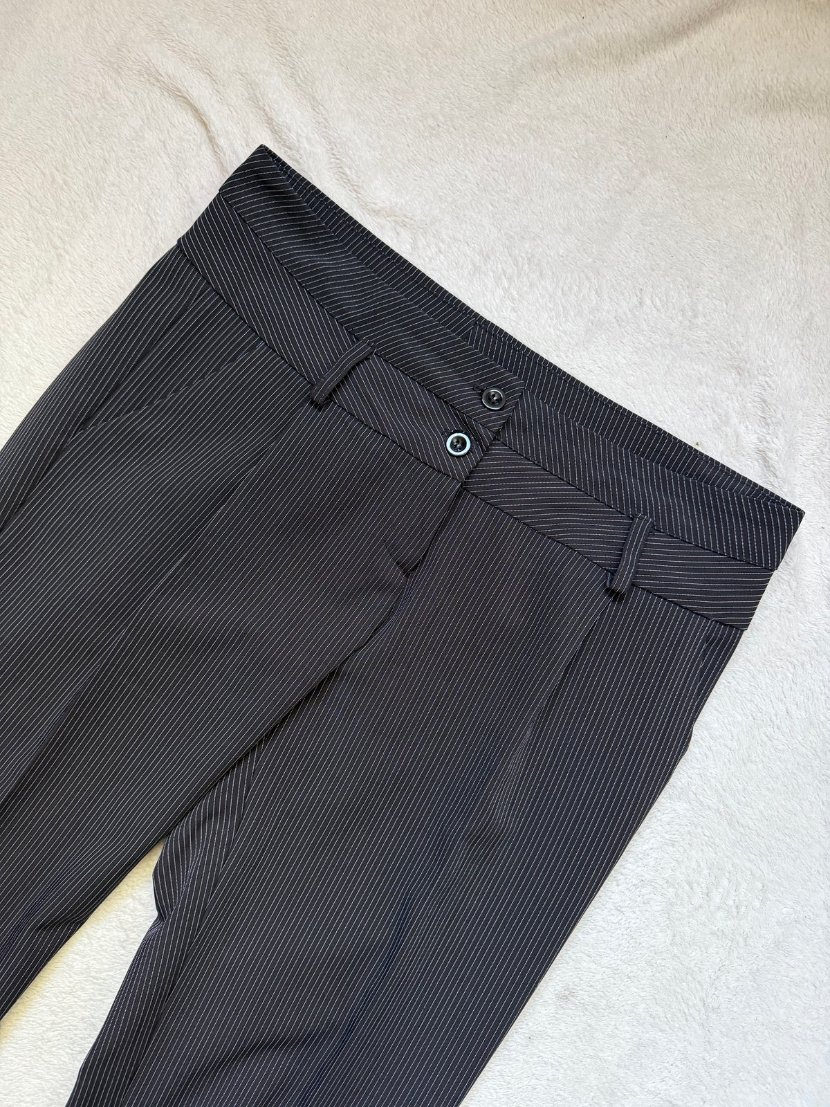 Pantalon noir à fines rayures taille basse coupe flare style office siren corporate goth – taille S