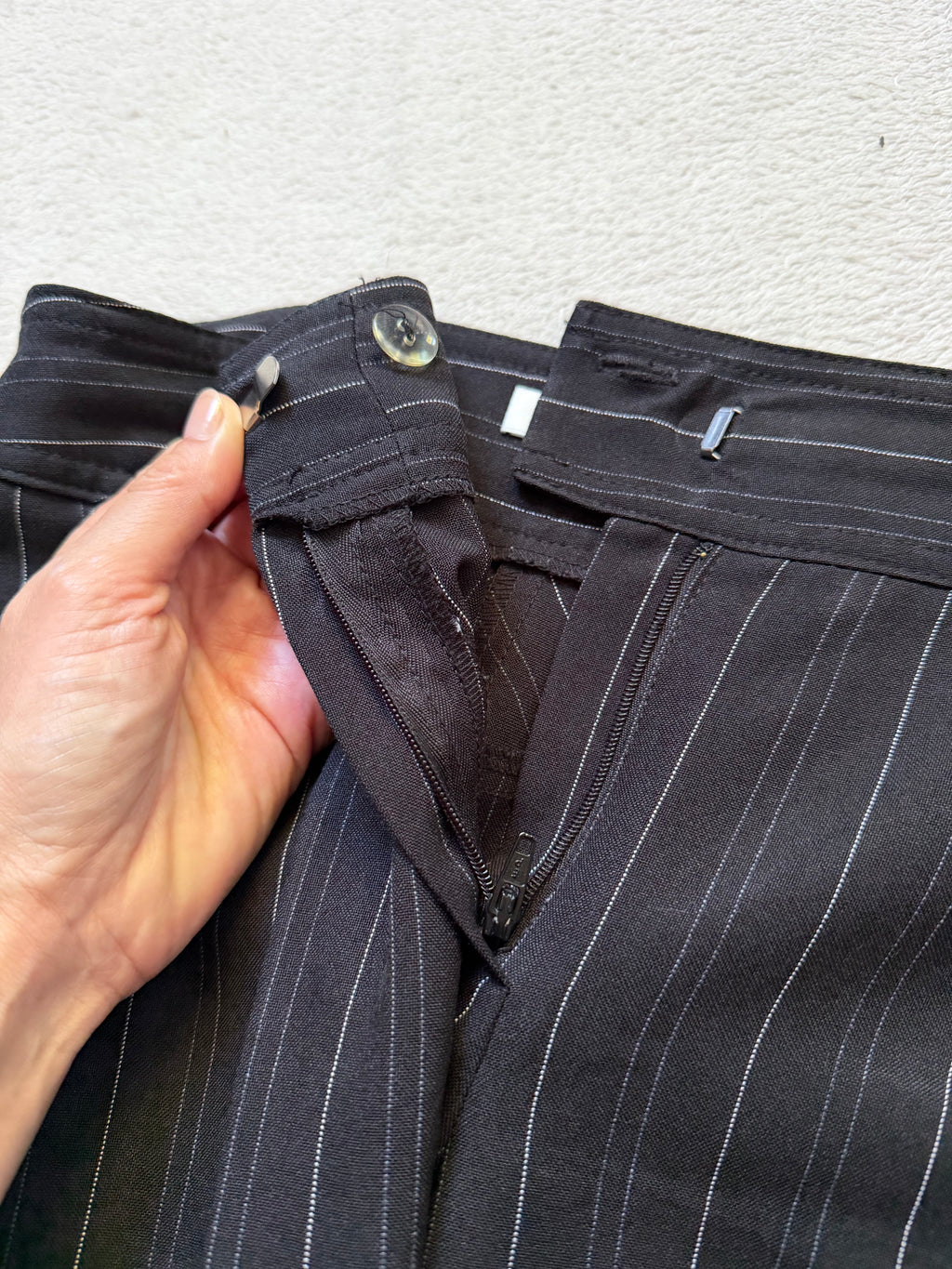 Pantalon noir à fines rayures taille basse style office siren corporate goth – taille XS/S