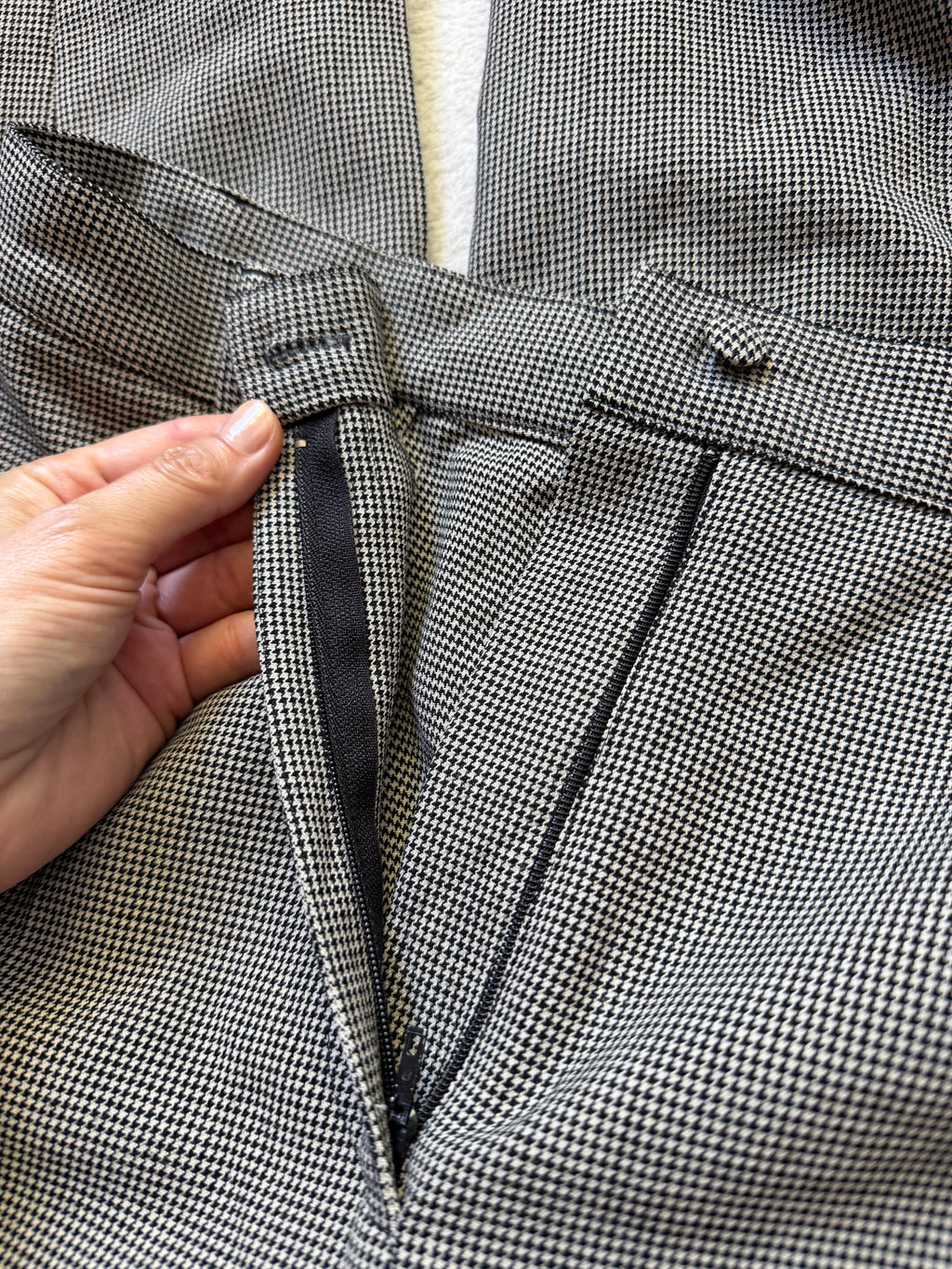 Pantalon Cacharel gris à micro-carreaux taille haute – taille M/L