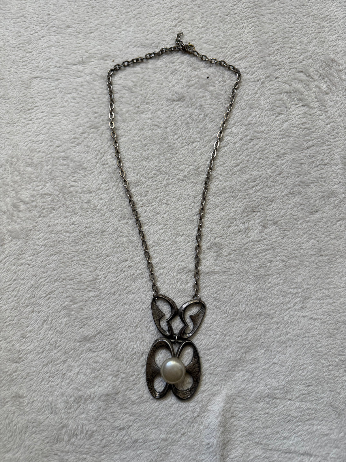 Sautoir argenté pendentif ogive gothique avec perle style medievalcore