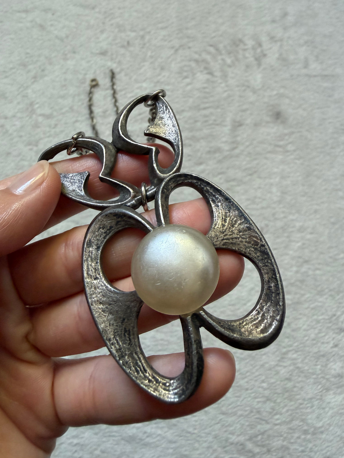 Sautoir argenté pendentif ogive gothique avec perle style medievalcore